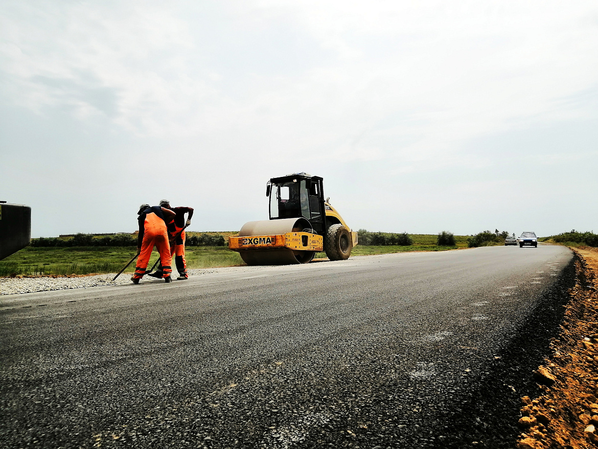 В Астраханской области ремонтируют подъездные дороги к сельским поселениям