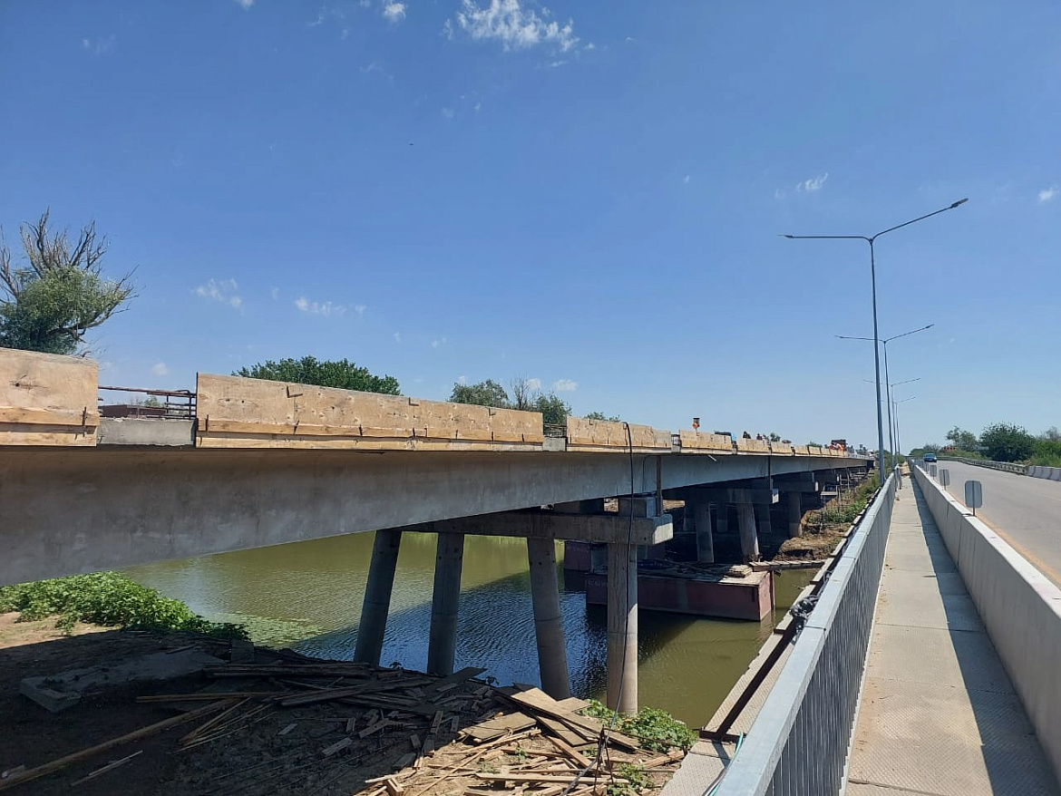 В Астраханской области капитально ремонтируют два моста на трассе Астрахань - Марфино 