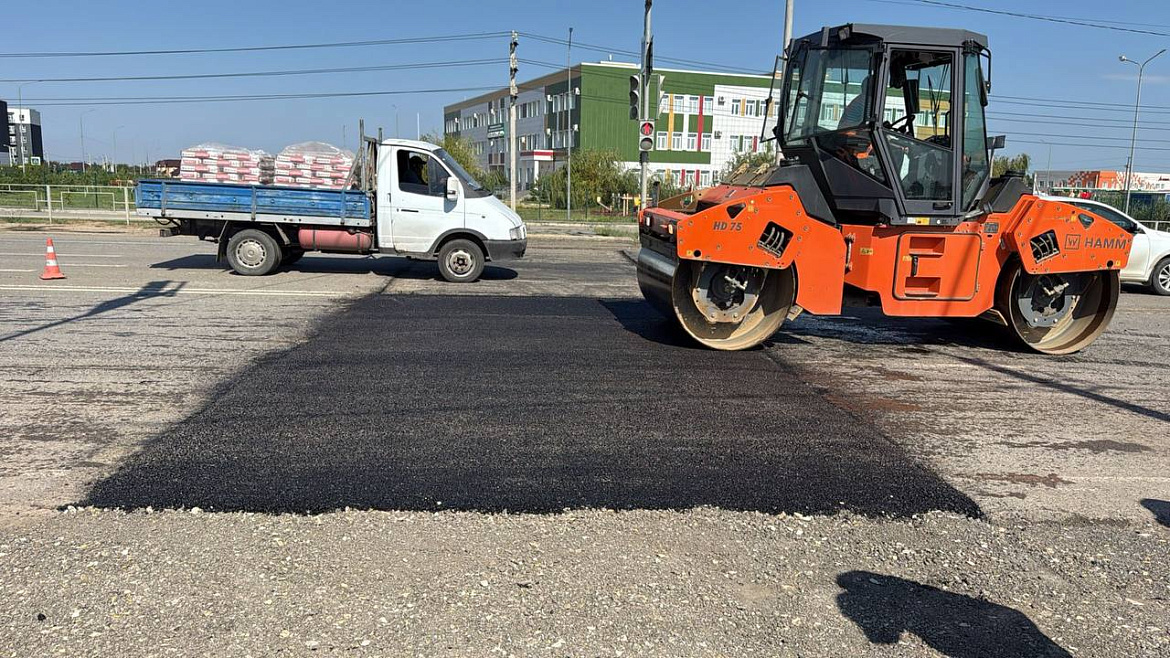 В Астраханской области ремонтируют трассу Буруны – Басы – Промысловка