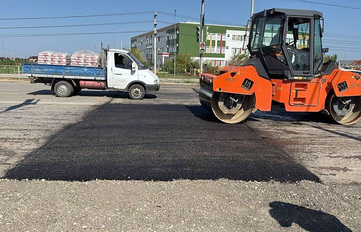 В Астраханской области ремонтируют трассу Буруны – Басы – Промысловка