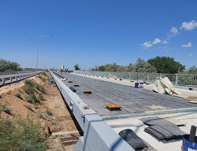 В Астраханской области капитально ремонтируют два моста на трассе Астрахань - Марфино 