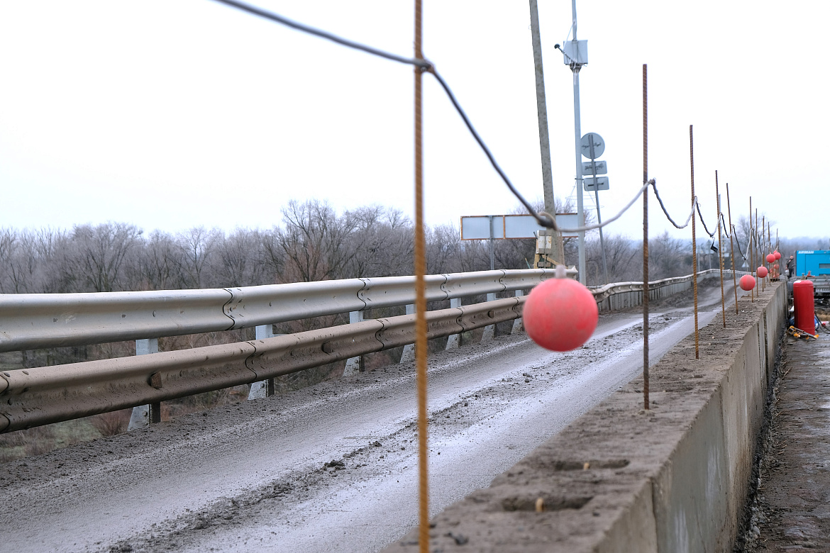 В Приволжском районе Астраханской области капитально ремонтируют мост через ерик Сухой Рычан